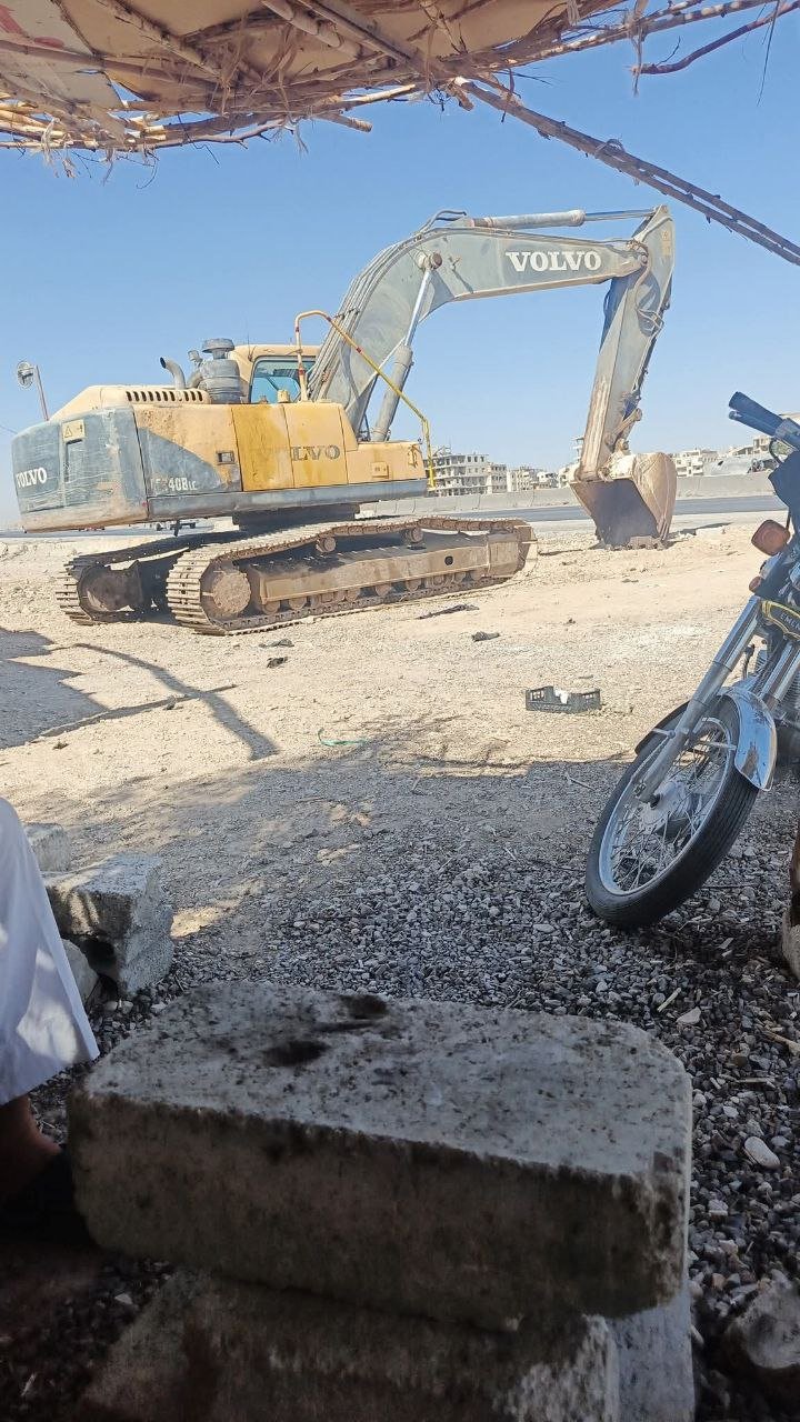 بيع وشراء حفارات في سورية, بوكلينات للبيع في حلب, حفارات فولفو 240 مديل 2023 للبيع تواجد حلب