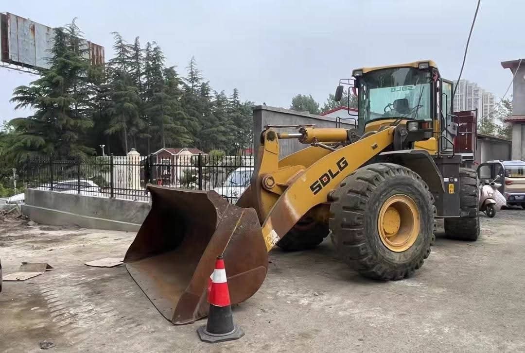 حصادة زراعية نيوهولاند للبيع,  نوع تي اكس 65, موديل 2000, متواجدون في مصر