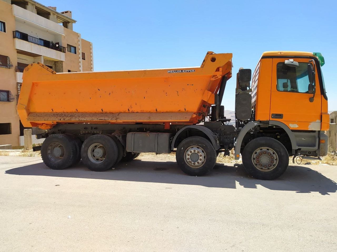 حصادة زراعية نيوهولاند للبيع,  نوع تي اكس 65, موديل 2000, متواجدون في مصر