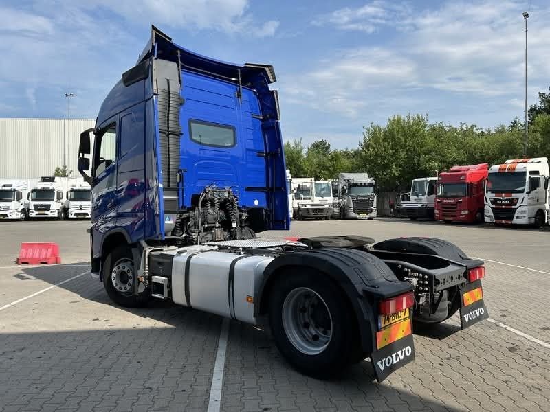 Volvo 420 Truck car head truck, 2016 model, new European import, located in Latakia, heavy transport trucks for sale in Syria