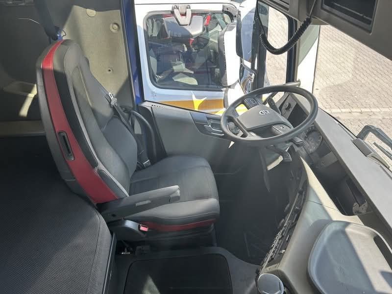 Volvo 420 Truck car head truck, 2016 model, new European import, located in Latakia, heavy transport trucks for sale in Syria