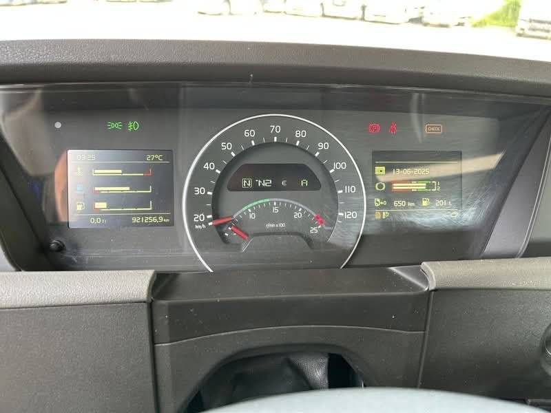 Volvo 420 Truck car head truck, 2016 model, new European import, located in Latakia, heavy transport trucks for sale in Syria