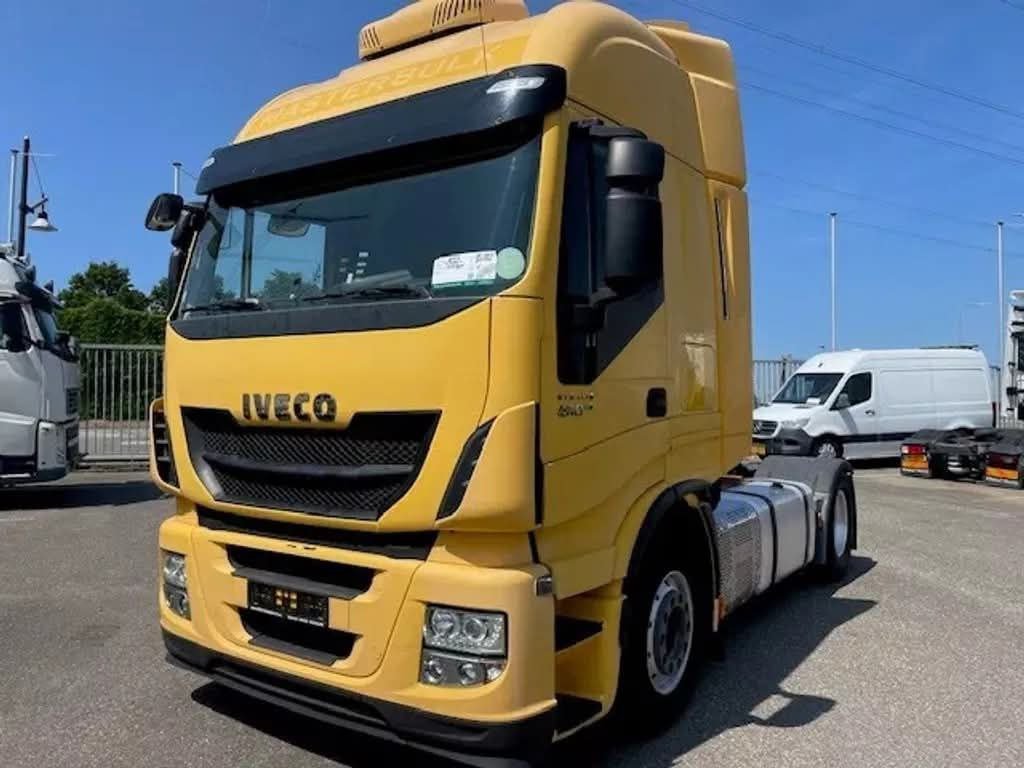 رأس سيارة شاحنة IVECO 460 موديل 2015، 702000 كم، وارد ألماني، تواجد اللاذقية، سوق بيع الشاحنات في سوريا