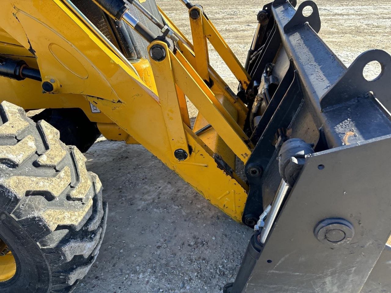 تركس JCB للبيع موديل 2015، التواجد في حمص، سوق التركسات في حمص
