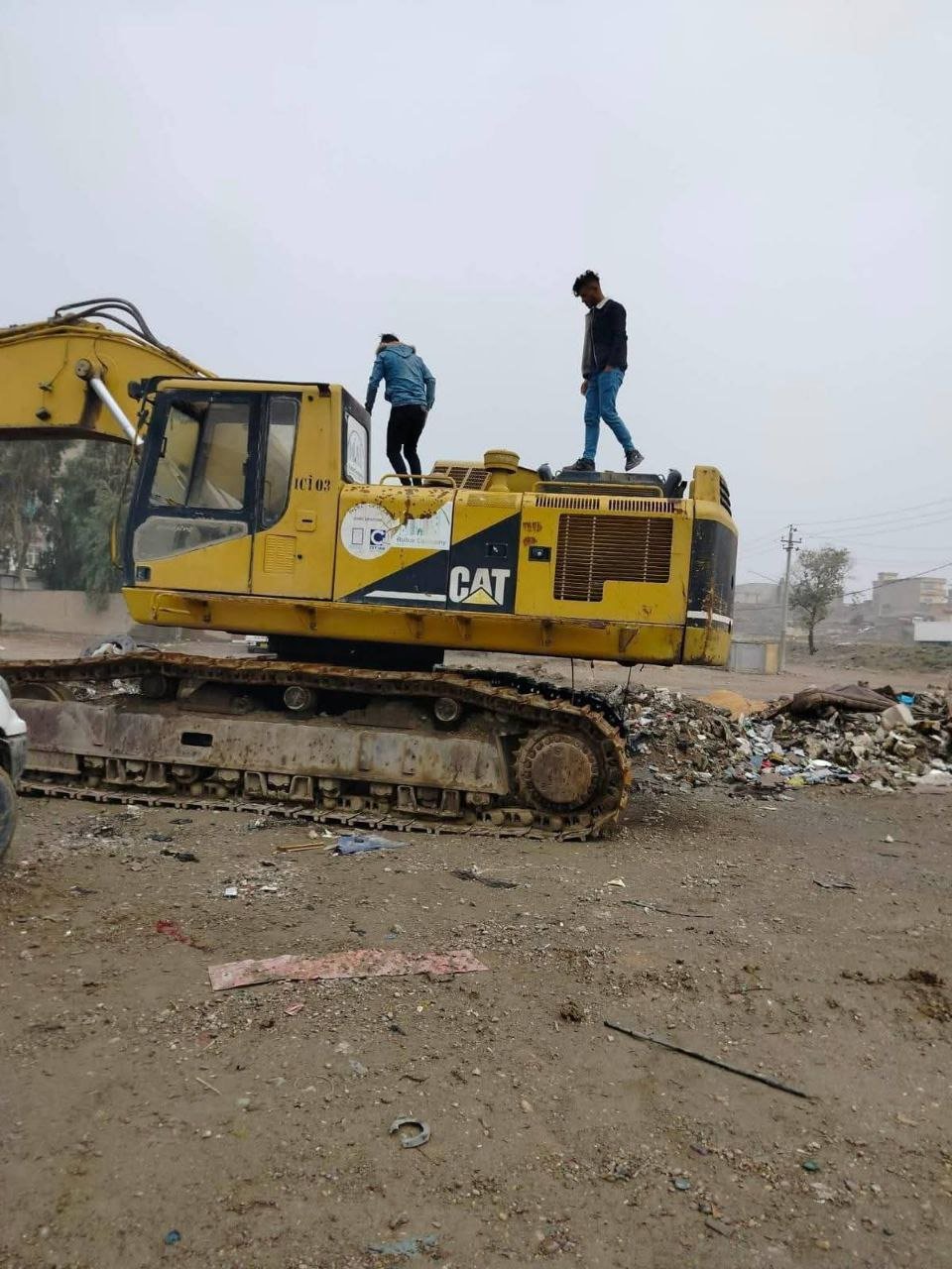 حفارة كتر بلر حجم 350 موديل 2002 جاهزة للعمل تواجد درعا