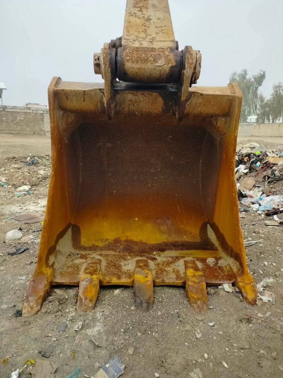 حفارة كتر بلر حجم 350 موديل 2002 جاهزة للعمل تواجد درعا