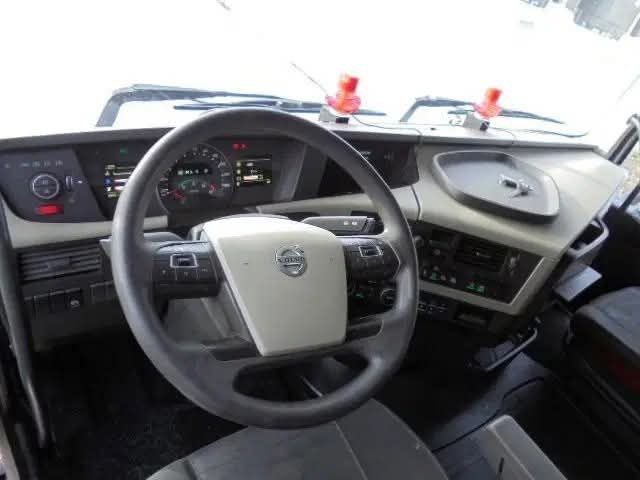 رأس سيارة شاحنة Volvo 420 مديل 2017 وارد أوروبي مجمرك تواجد اللاذقية, بيع شاحنات نقل ثقيل بالتقسيط سوريا