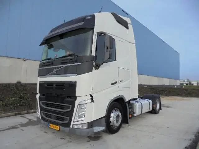 رأس سيارة شاحنة Volvo 420 مديل 2017 وارد أوروبي مجمرك تواجد اللاذقية, بيع شاحنات نقل ثقيل بالتقسيط سوريا