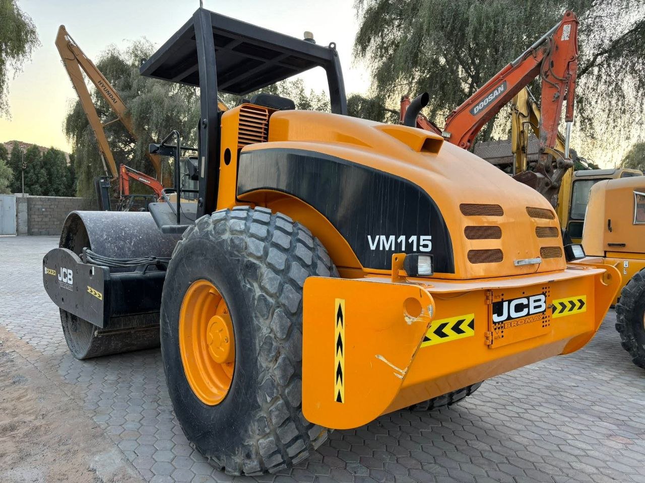 مدحلة JCB موديل 2013 بحالة فنية ممتازة، إدخال جديد، تواجد إدلب، أفضل منصة لبيع المعدات الثقيلة