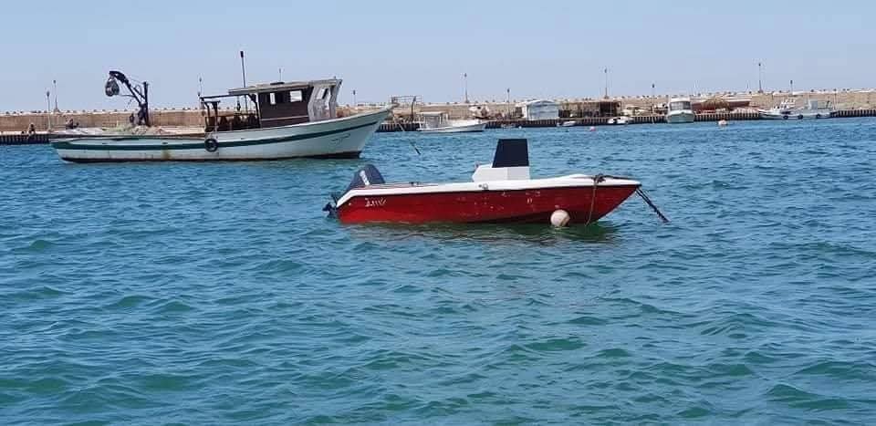 زورق فيبر 5 متر بمحرك ياماها 55، نظافة خارقة، فرش جديد، تواجد اللاذقية – بيع وشراء القوارب في سوريا