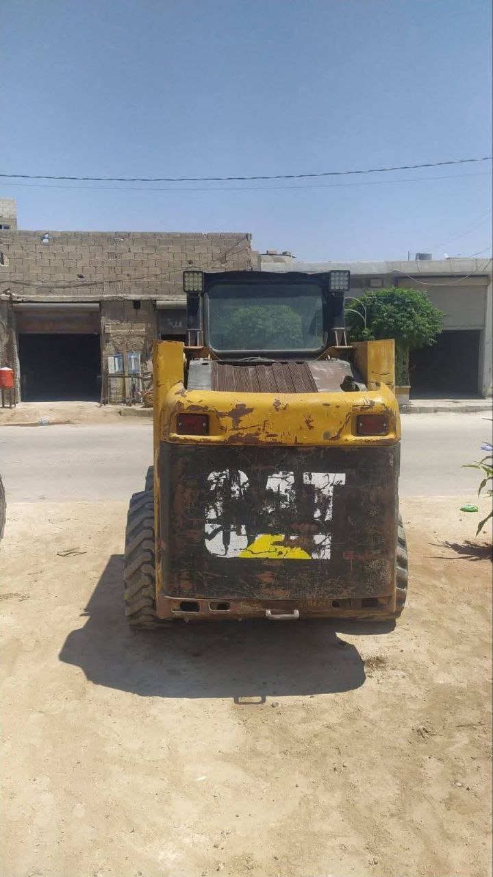 للبيع تركس كاتربيلر في السويداء, لودر كاتربيلر 210 موديل 1995 تواجد السويداء, سوق المعدات الثقيلة في سوريا