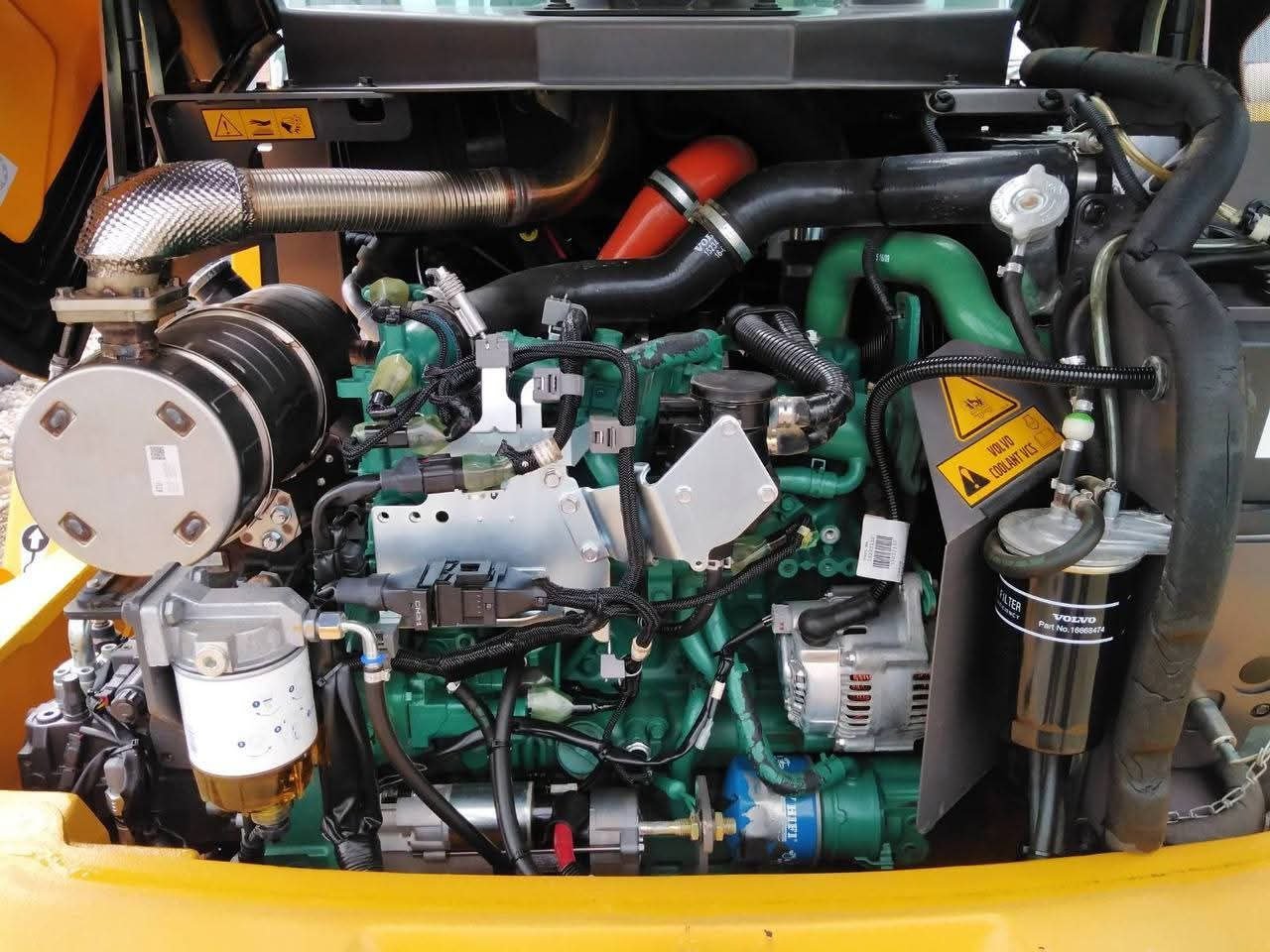 للبيع تركس كاتربيلر في دمشق, لودر كاتربيلر VOLVO L30G موديل 2015 تواجد دمشق, سوق المعدات الثقيلة في سوريا