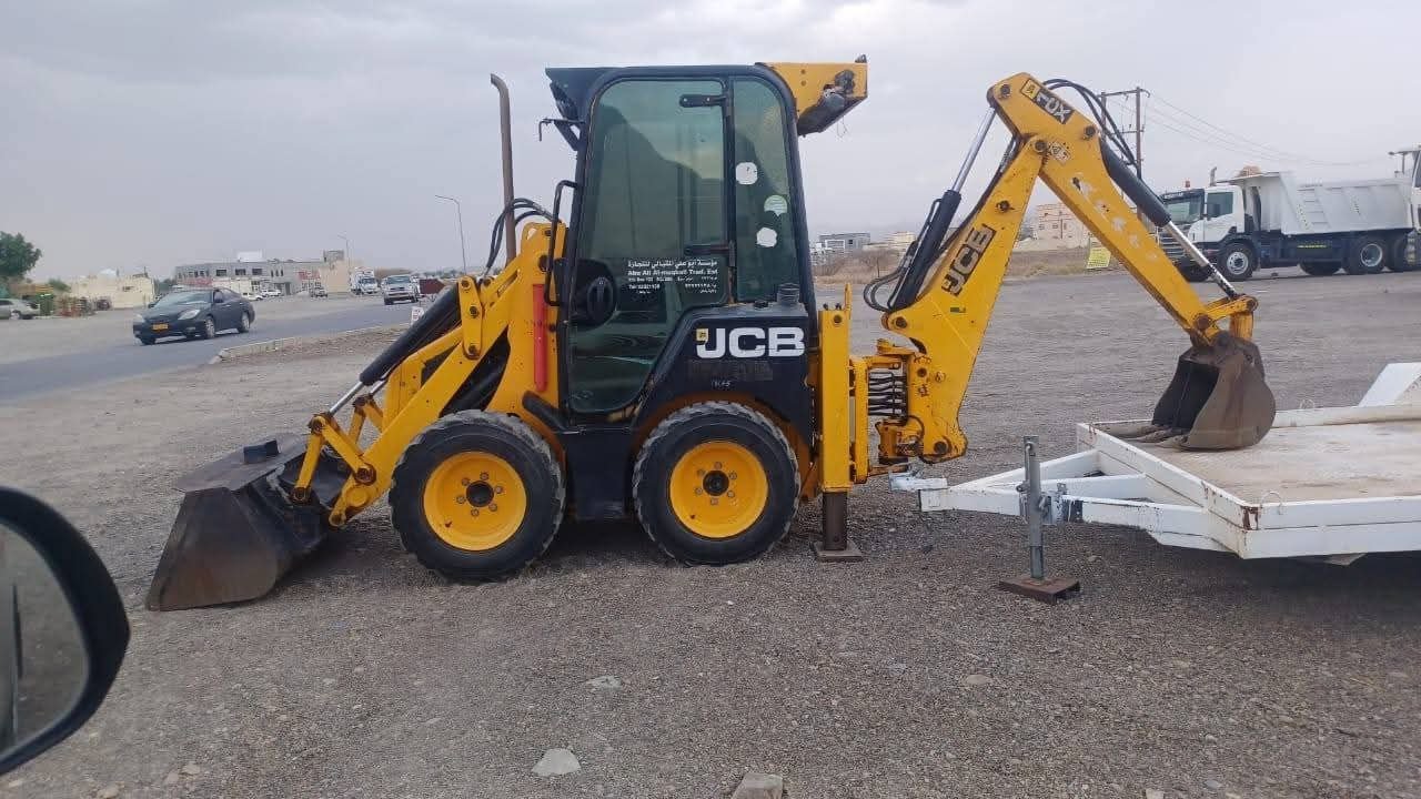 للبيع بوبكات في اللاذقية, بوب كات JCB مع حفار موديل 2015 وارد المملكة المتحدة تواجد اللاذقية, سوق المعدات الثقيلة في سوريا