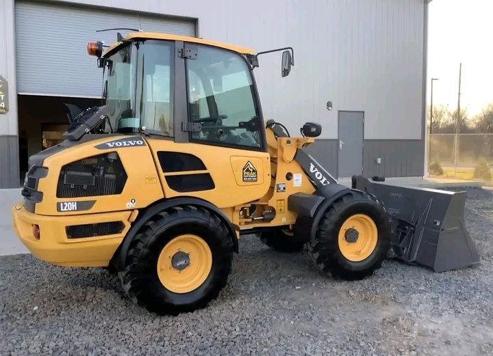 للبيع تركس فولفو في دمشق، لودر VOLVO L20 شبه جديد موديل 2022، تواجد دمشق، سوق الشاحنات والمعدات في سوريا