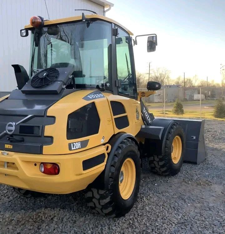 للبيع تركس فولفو في دمشق، لودر VOLVO L20 شبه جديد موديل 2022، تواجد دمشق، سوق الشاحنات والمعدات في سوريا
