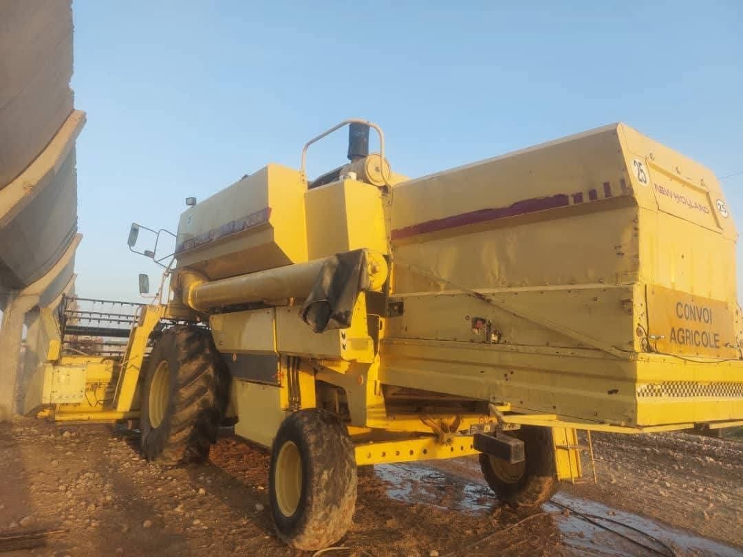 للبيع حصادة نيو هولاند في حلب، هارفستر New Holland TX34 موديل 1993، تواجد حلب، أسعار منافسة للمعدات الزراعية الثقيلة