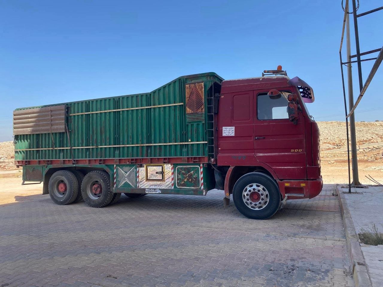 للبيع شاحنة سكانيا في الرقة، شاحنة Scania موديل 2011، تواجد الرقة، أفضل العروض على الشاحنات والمعدات الثقيلة