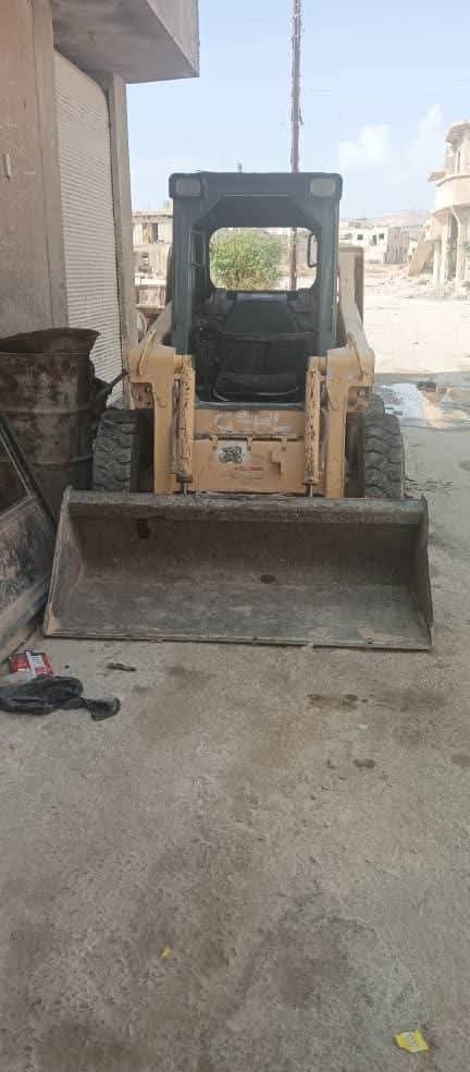 للبيع بوبكات Gehl في إدلب، بوبكات Gehl 4640 موديل 2005، تواجد إدلب، أفضل العروض على معدات الإنشاء والمناولة