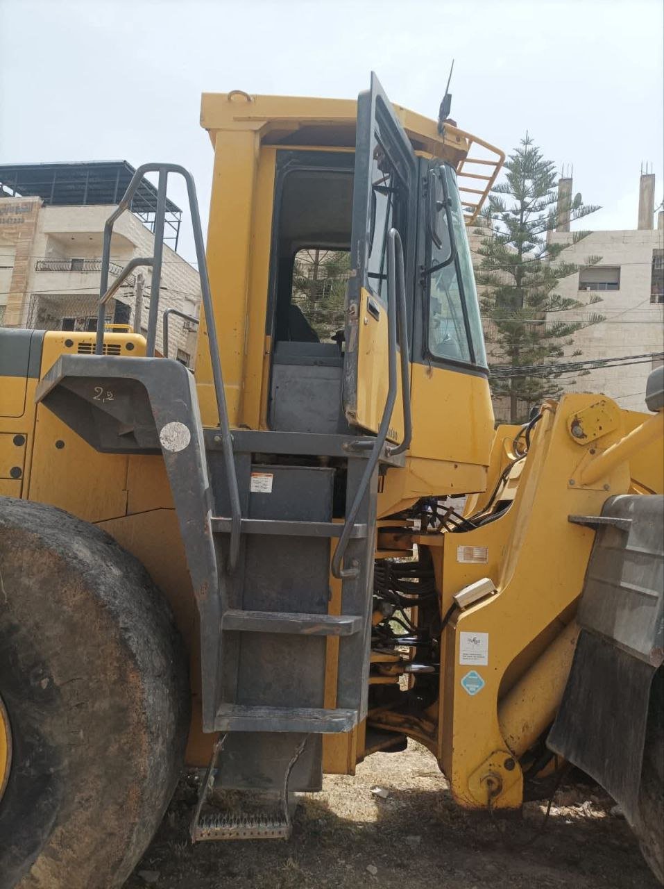 Komatsu Loader for Sale in Syria, Komatsu Loader 500-3 Model 1997 Located in Aleppo, Heavy Equipment Market in Syria