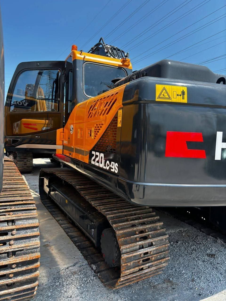 Hyundai Excavator for Sale in Syria, 2022 Hyundai Excavator, Almost New, Located in Idlib, Best Heavy Equipment Deals