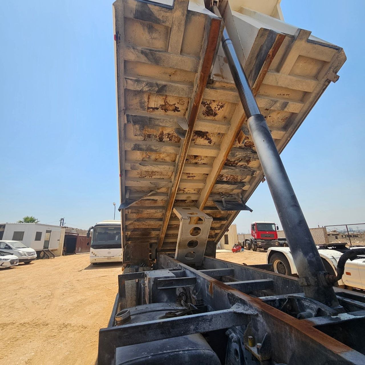 شاحنة قلاب مرسيدس للبيع في سوريا، مرسيدس أكتروس MB3 4041 موديل 2014 بحالة ممتازة، تواجد دمشق، أفضل عروض الشاحنات والمعدات الثقيلة