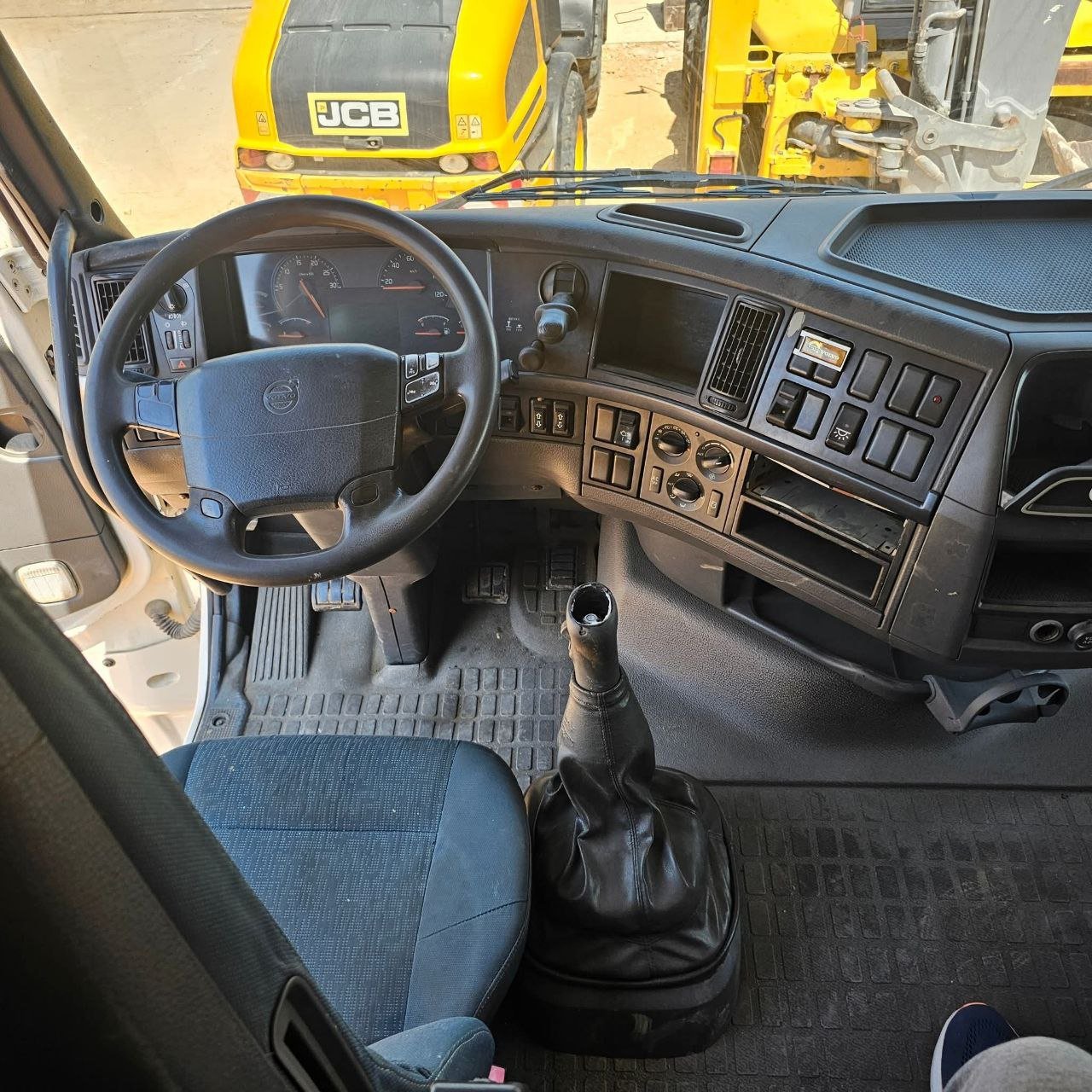 للبيع شاحنة قلاب فولفو FH 460 قلاب سنة الصنع 2012 متواجدة في القاهرة