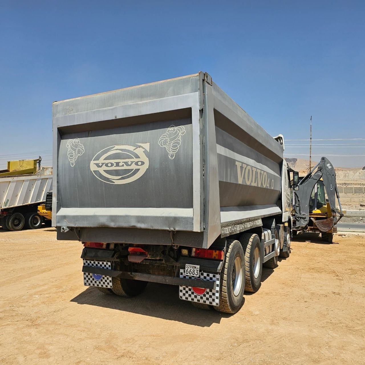 للبيع شاحنة قلاب فولفو FH 460 قلاب سنة الصنع 2012 متواجدة في القاهرة