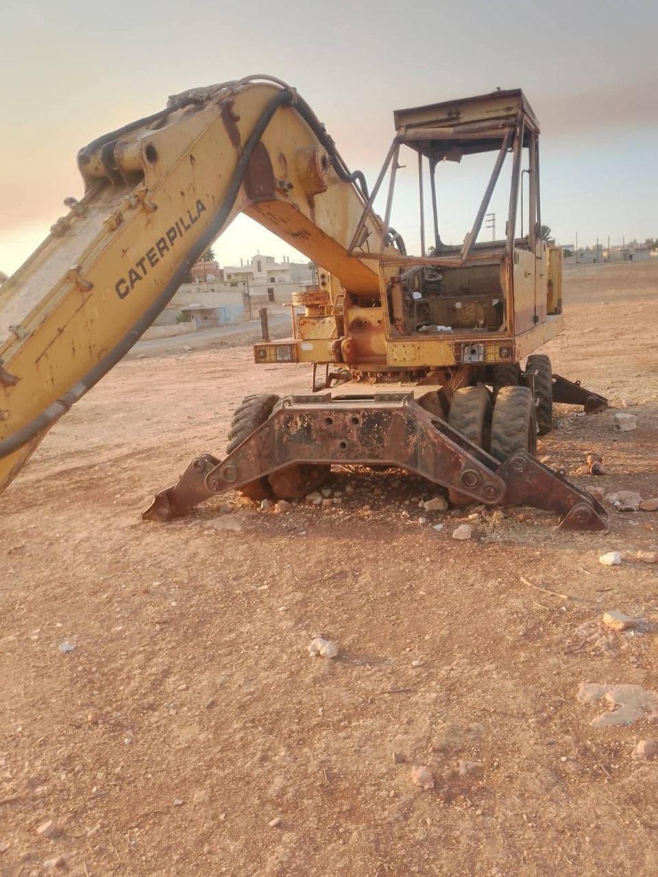 حفار كاتربيلر للبيع في مصر، بوكلين Caterpillar 214 موديل 2010 تواجد الجيزة، أفضل العروض على المعدات الثقيلة