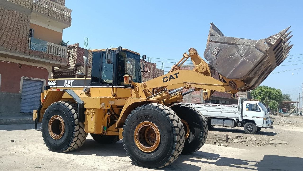 لودر كاتربيلر للبيع في مصر، كاتربيلر 966f موديل 1997 تواجد الجيزة، افضل موقع لبيع المعدات الثقيلة في مصر