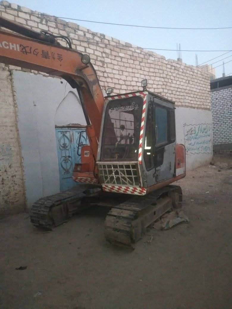 حفار Hitachi للبيع في مصر، Hitachi 60 موديل 2002 تواجد القاهرة، افضل موقع لبيع المعدات الثقيلة في مصر