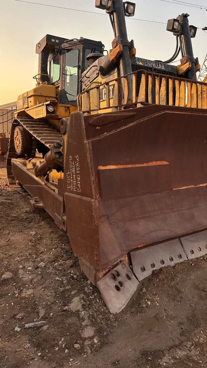 Caterpillar bulldozer for sale in Egypt, Caterpillar D9N model 2002 located in Giza, the best site for selling heavy equipment in Egypt.