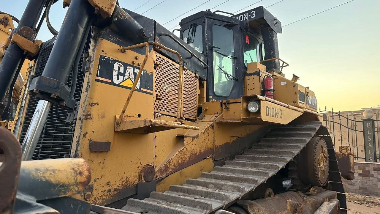 Caterpillar bulldozer for sale in Egypt, Caterpillar D9N model 2002 located in Giza, the best site for selling heavy equipment in Egypt.
