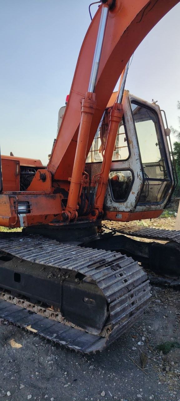 حفار Hitachi للبيع في مصر، Hitachi 120 موديل 2002 تواجد القاهرة، افضل موقع لبيع المعدات الثقيلة في مصر