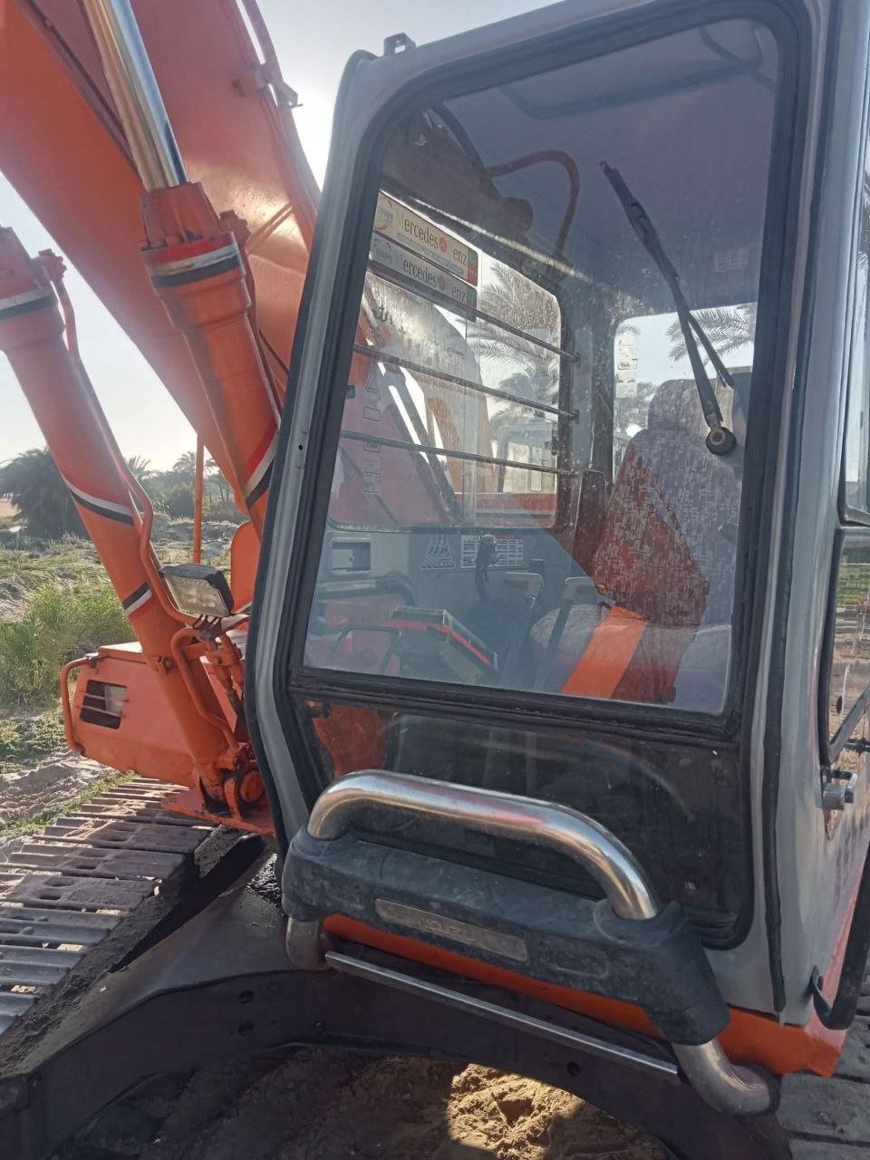 حفار Hitachi للبيع في مصر، Hitachi 120 موديل 2011 تواجد القاهرة، افضل موقع لبيع المعدات الثقيلة في مصر
