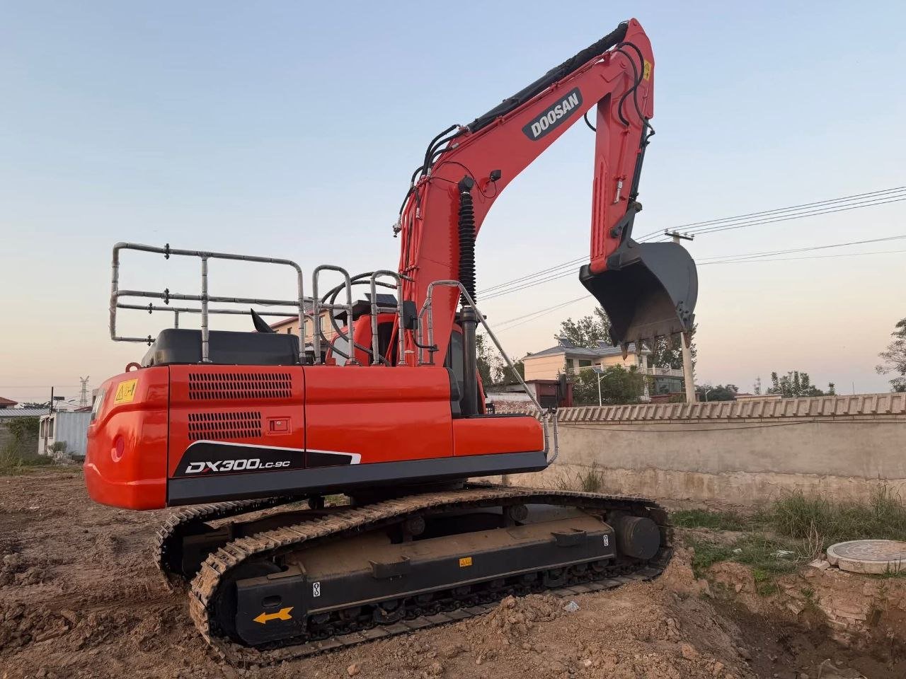 لودر دوسان للبيع في مصر، Doosan dx300 موديل 2017 تواجد اسكندرية، افضل موقع لبيع المعدات الثقيلة في مصر