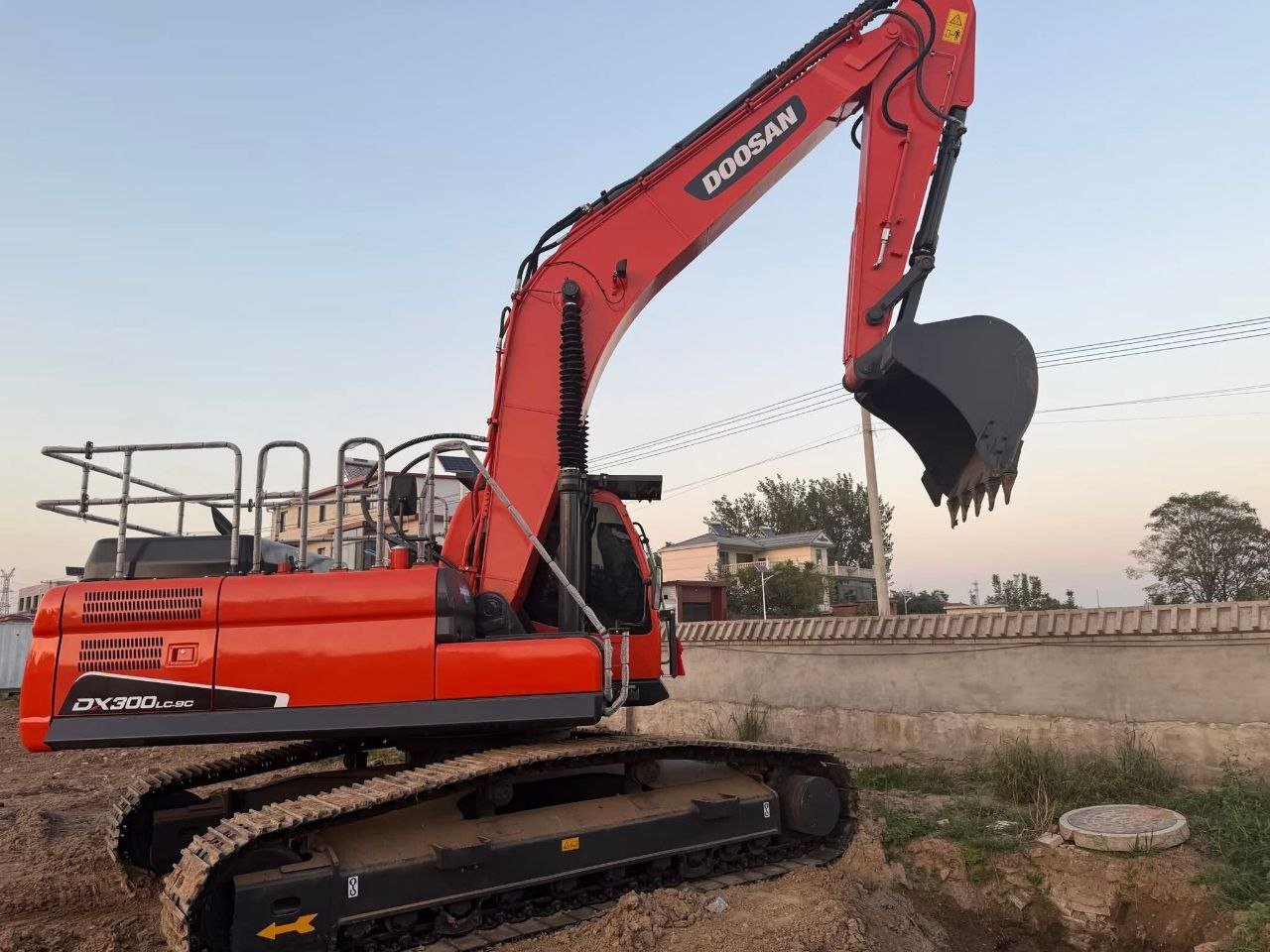 لودر دوسان للبيع في مصر، Doosan dx300 موديل 2017 تواجد اسكندرية، افضل موقع لبيع المعدات الثقيلة في مصر