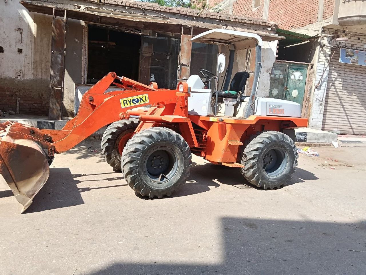 لودر Hitachi للبيع في مصر، Hitachi 972G موديل 2002 تواجد اسكندرية، افضل موقع لبيع المعدات الثقيلة في مصر