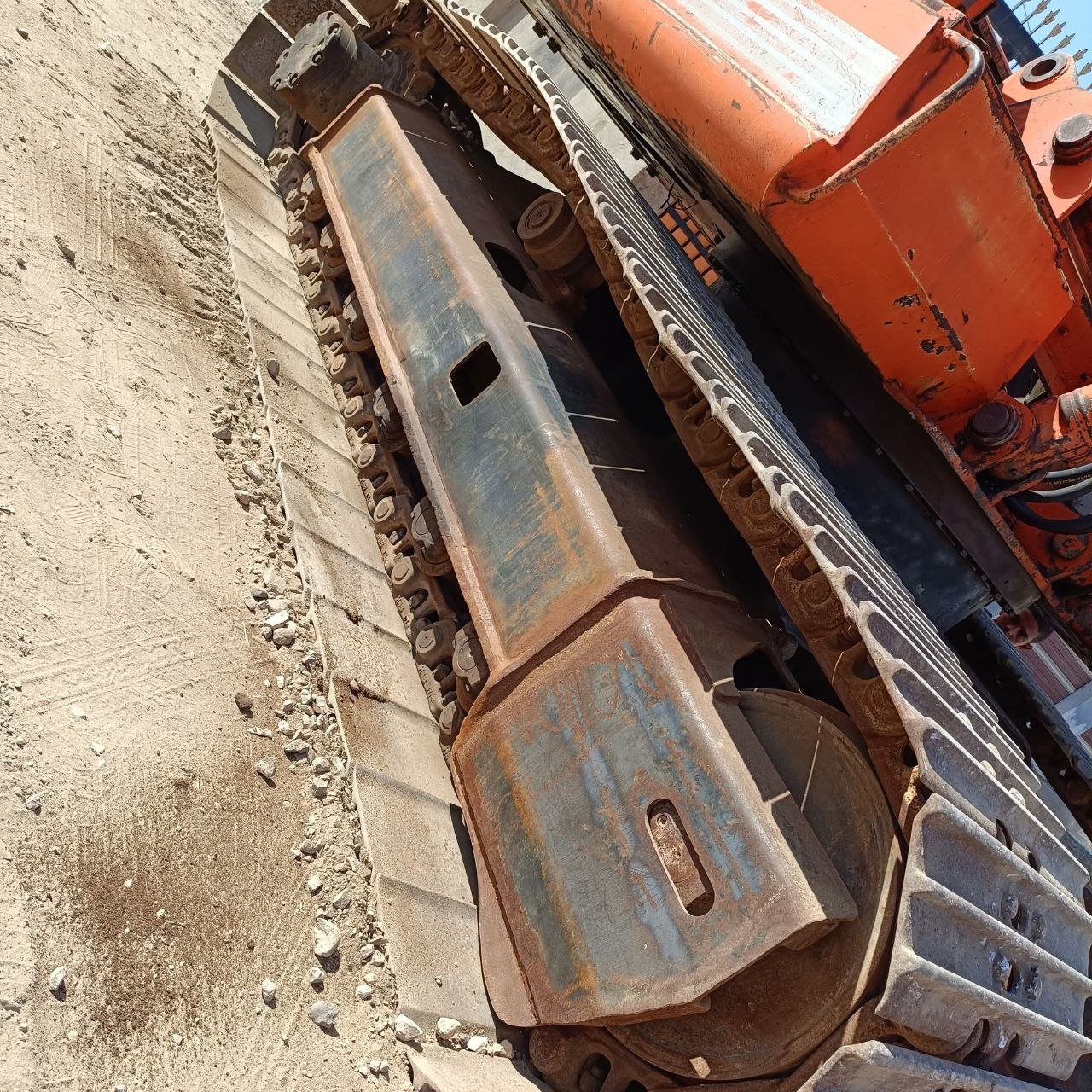 Hitachi excavator for sale in Egypt, Hitachi 120 model 2001, available in Alexandria, the best site for selling heavy equipment in Egypt