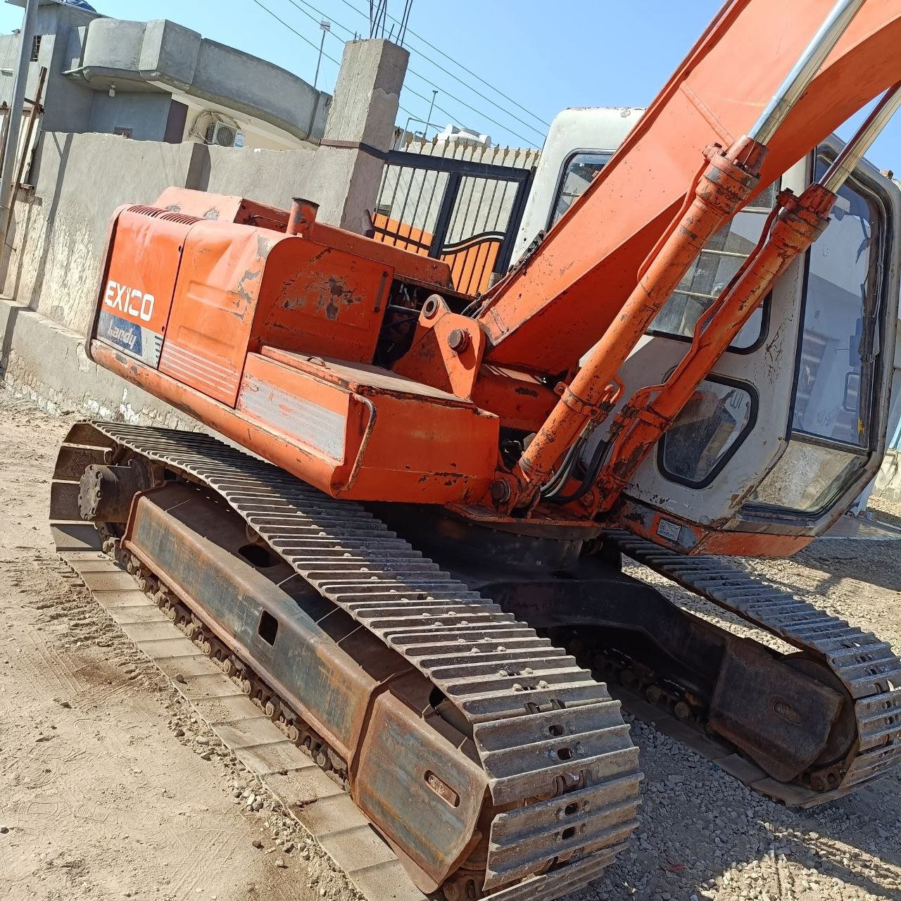 Hitachi excavator for sale in Egypt, Hitachi 120 model 2001, available in Alexandria, the best site for selling heavy equipment in Egypt