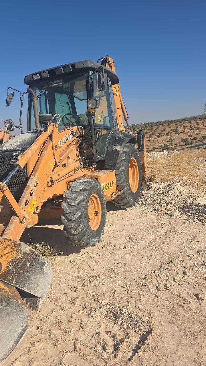 Case loader for sale in Egypt, Case 40 model 2006 located in Giza, the best site for selling heavy equipment in Egypt