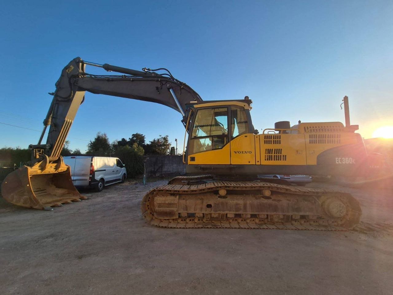 Volvo excavator for sale in Egypt, Volvo 360 model 2008 exported from Europe to Egypt, the best site for selling heavy equipment in Egypt
