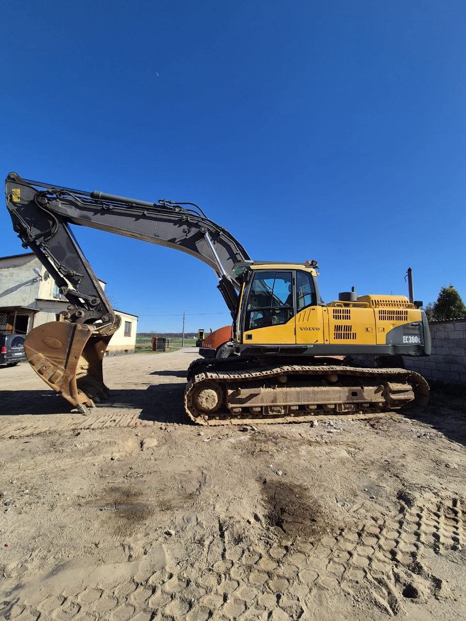 Volvo excavator for sale in Egypt, Volvo 360 model 2008 exported from Europe to Egypt, the best site for selling heavy equipment in Egypt