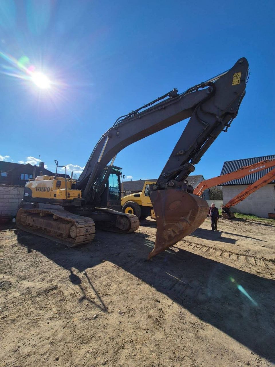 Volvo excavator for sale in Egypt, Volvo 360 model 2008 exported from Europe to Egypt, the best site for selling heavy equipment in Egypt