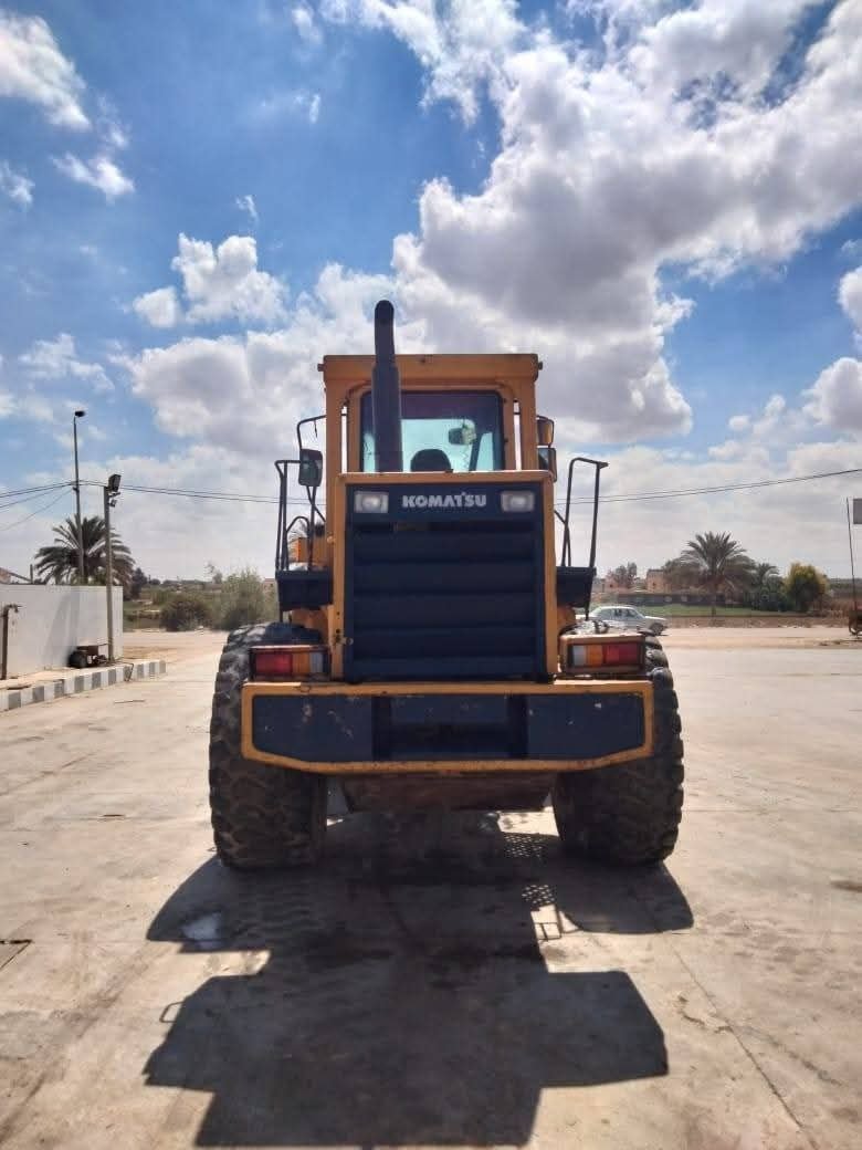 لودر كوماتسو للبيع في مصر، كوماتسو 180 موديل 2000 تواجد القاهرة، افضل موقع لبيع المعدات الثقيلة في مصر
