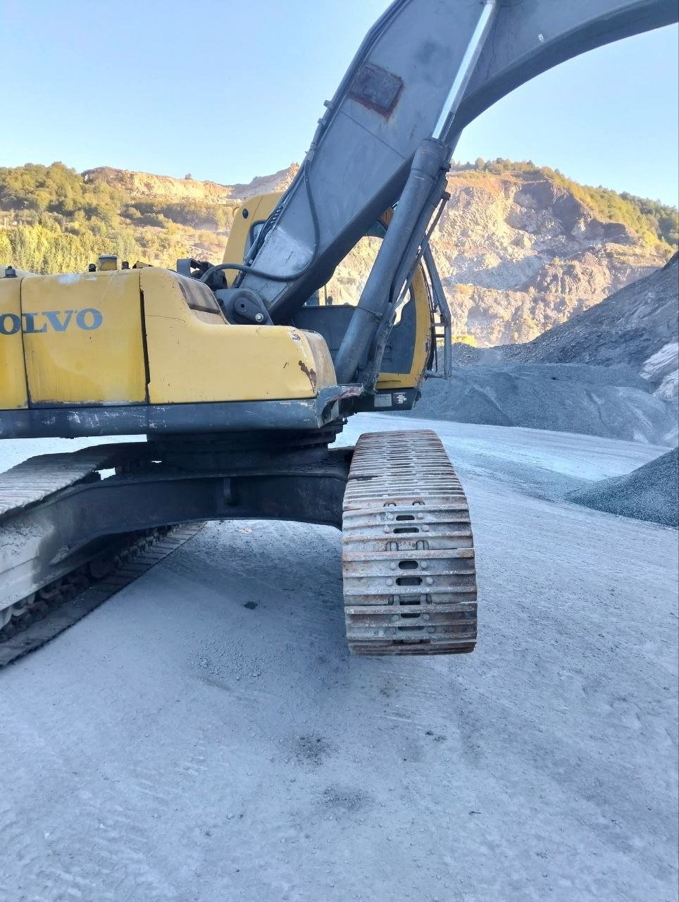 Volvo loader for sale in Syria, Volvo 290 model 2002 located in Mansoura, the best website for selling trucks and heavy equipment in Egypt