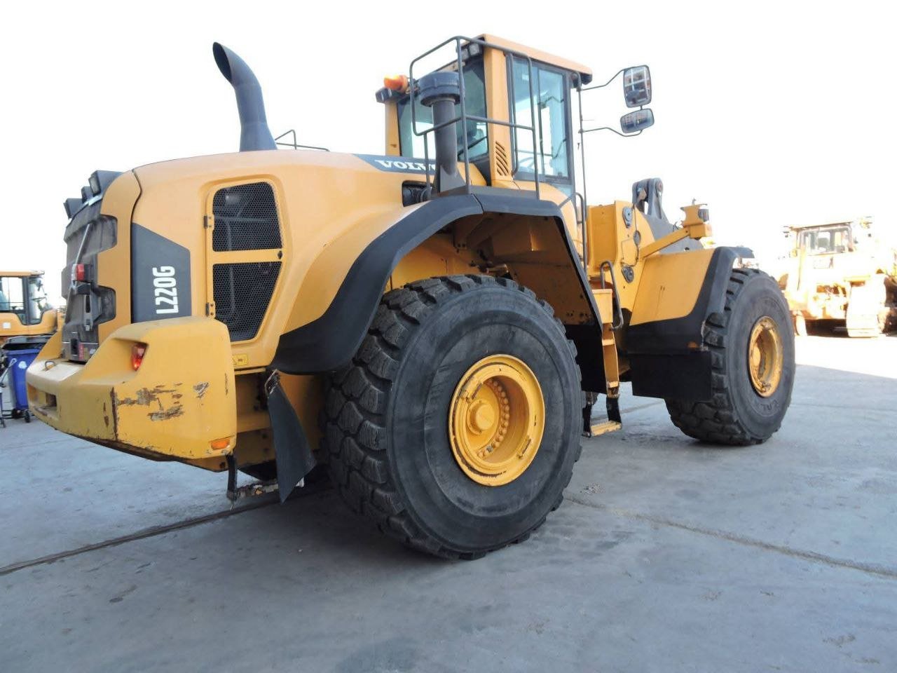 Volvo loader for sale in Syria, Volvo 220G model 2013 available in Mansoura, the best site for selling trucks and heavy equipment in Egypt