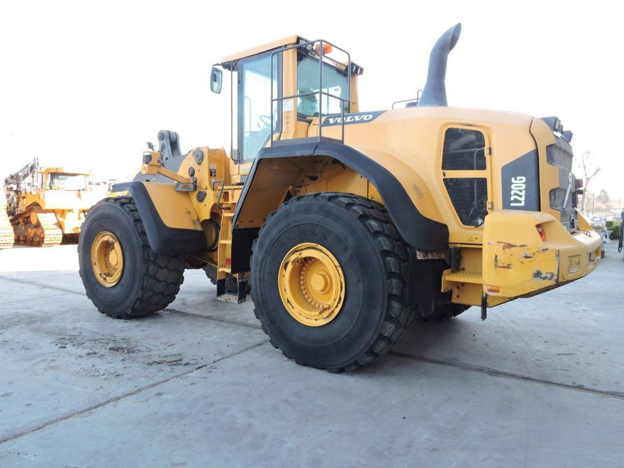 Volvo loader for sale in Syria, Volvo 220G model 2013 available in Mansoura, the best site for selling trucks and heavy equipment in Egypt