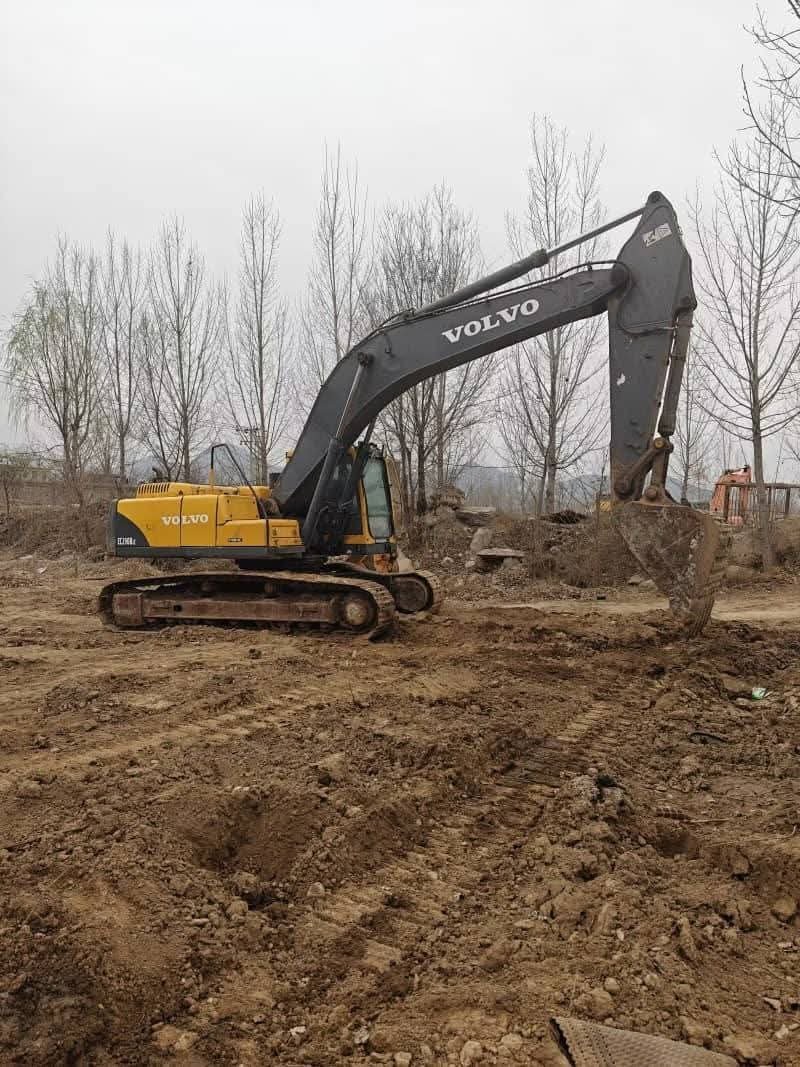 Volvo excavator for sale in Syria, Volvo 290 model 2016 located in Mansoura, the best site for selling trucks and heavy equipment in Egypt