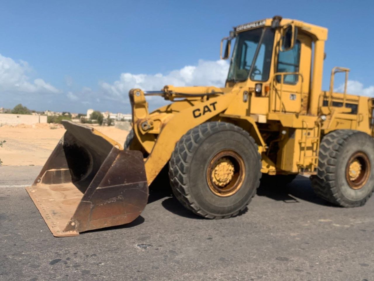 لودر كاتيربلر للبيع في مصر, كاتيربلر 950E موديل 1990 تواجد الجيزة, أفضل موقع لبيع الشاحنات والمعدات الثقيلة في مصر