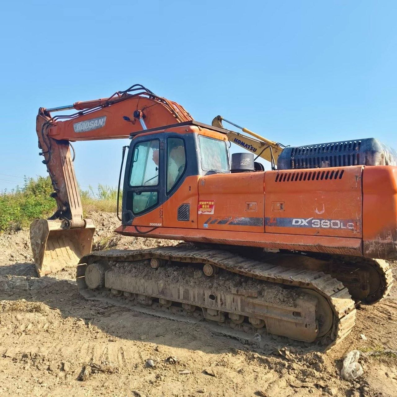 Doosan excavator for sale in Egypt, Doosan DX380 model 2010 available in Giza, the best site for selling trucks and heavy equipment in Egypt